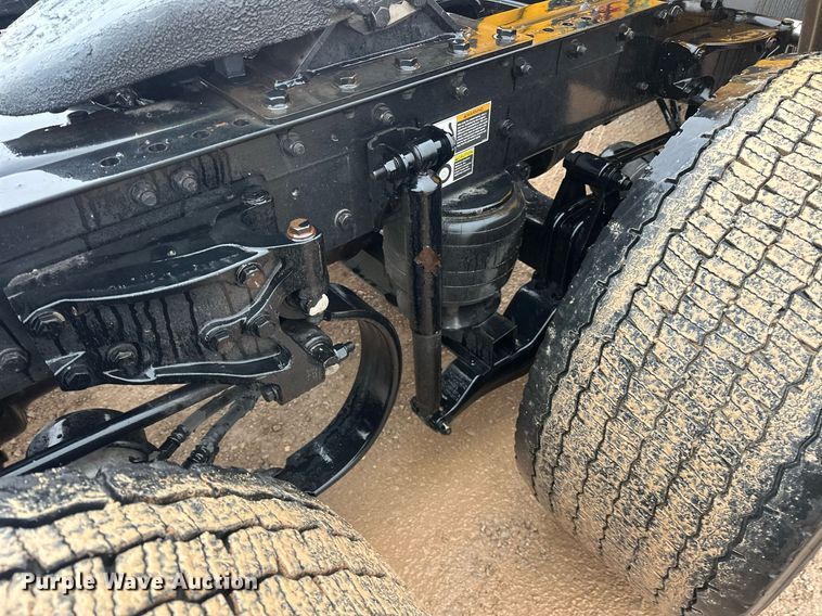 image for item ER4872 2020 Kenworth T680 semi truck