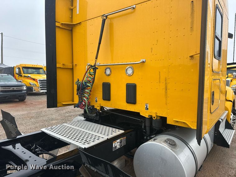 image for item ER4872 2020 Kenworth T680 semi truck