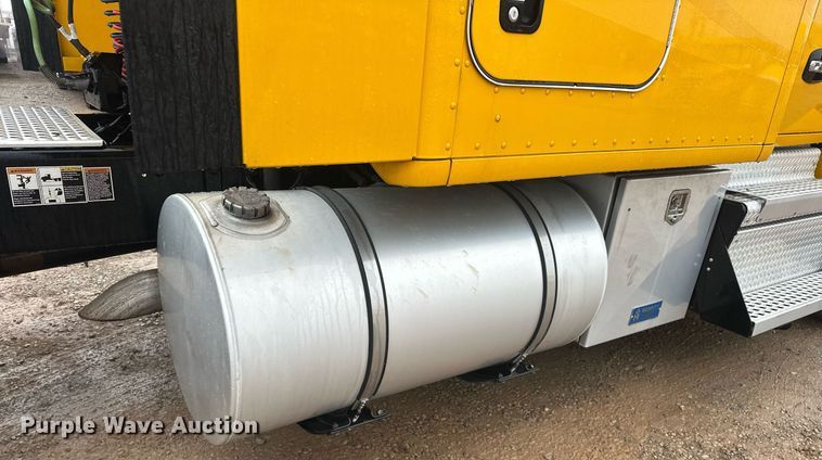 image for item ER4872 2020 Kenworth T680 semi truck