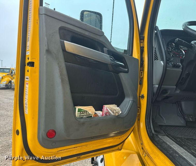 image for item ER4872 2020 Kenworth T680 semi truck