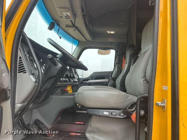 image for item ER4872 2020 Kenworth T680 semi truck