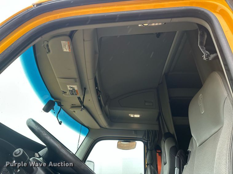 image for item ER4872 2020 Kenworth T680 semi truck