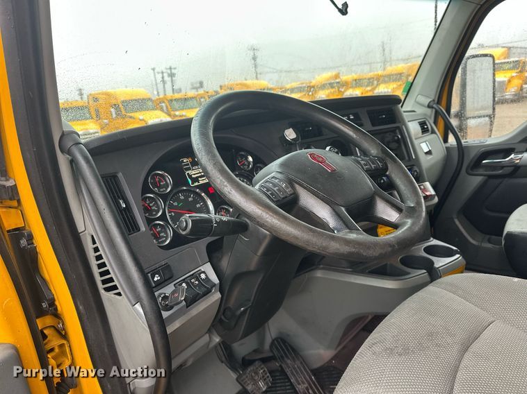 image for item ER4872 2020 Kenworth T680 semi truck