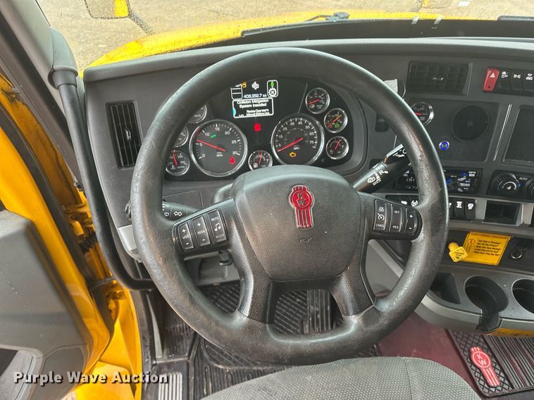 image for item ER4872 2020 Kenworth T680 semi truck