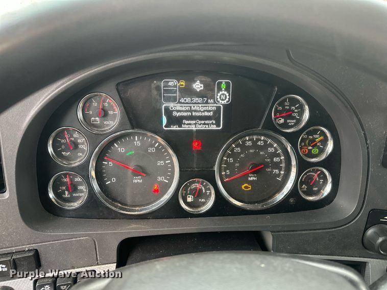 image for item ER4872 2020 Kenworth T680 semi truck