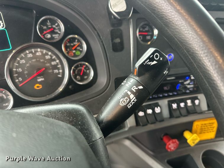 image for item ER4872 2020 Kenworth T680 semi truck