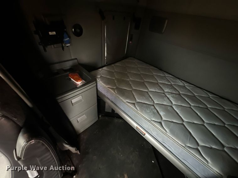 image for item ER4872 2020 Kenworth T680 semi truck