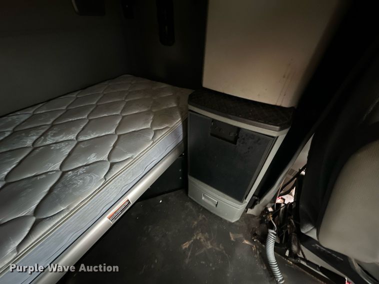 image for item ER4872 2020 Kenworth T680 semi truck