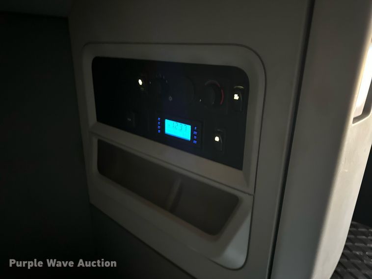 image for item ER4872 2020 Kenworth T680 semi truck