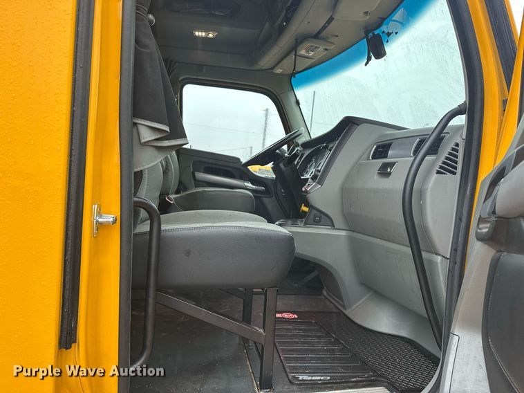 image for item ER4872 2020 Kenworth T680 semi truck