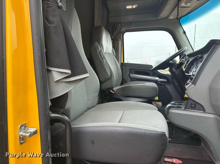 image for item ER4872 2020 Kenworth T680 semi truck