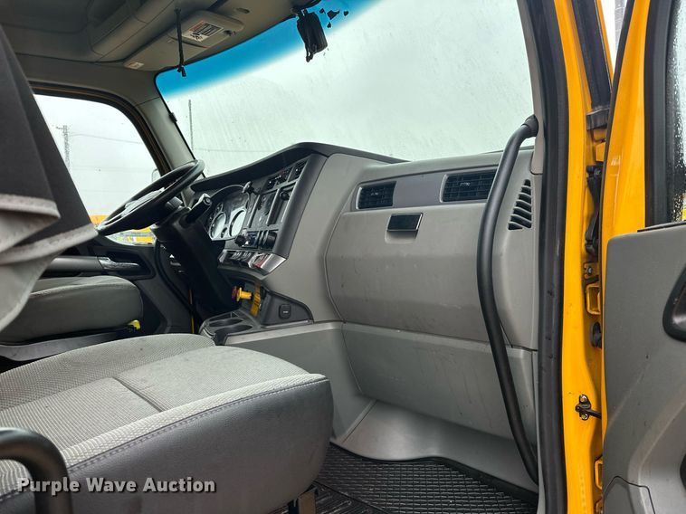 image for item ER4872 2020 Kenworth T680 semi truck