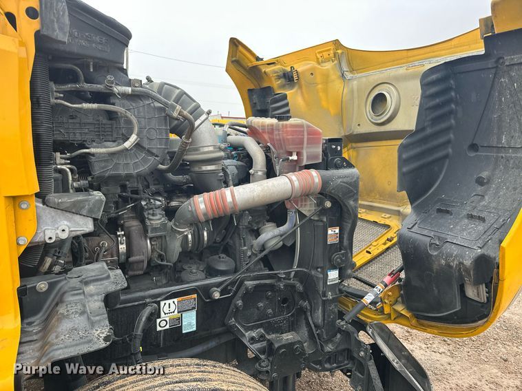 image for item ER4872 2020 Kenworth T680 semi truck