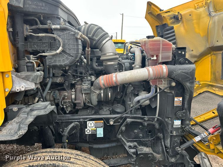 image for item ER4872 2020 Kenworth T680 semi truck