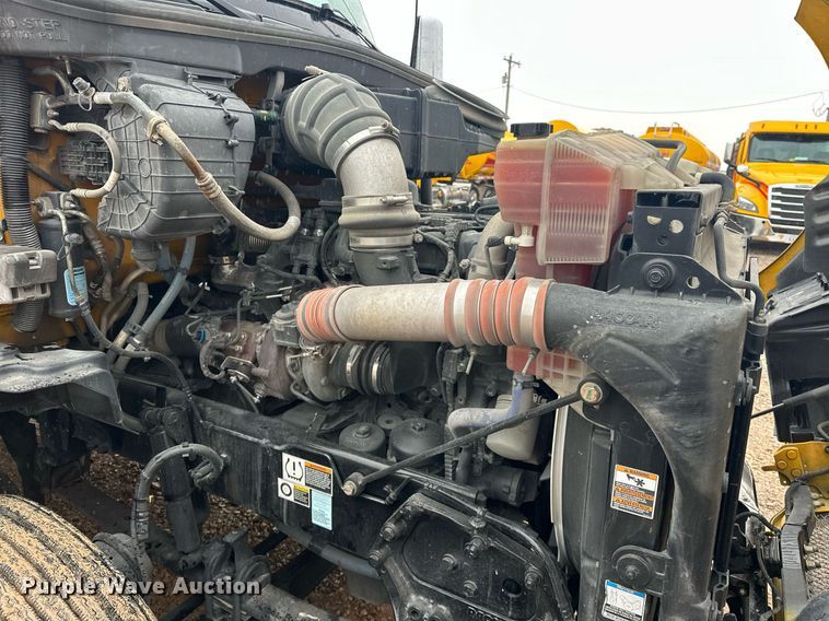 image for item ER4872 2020 Kenworth T680 semi truck