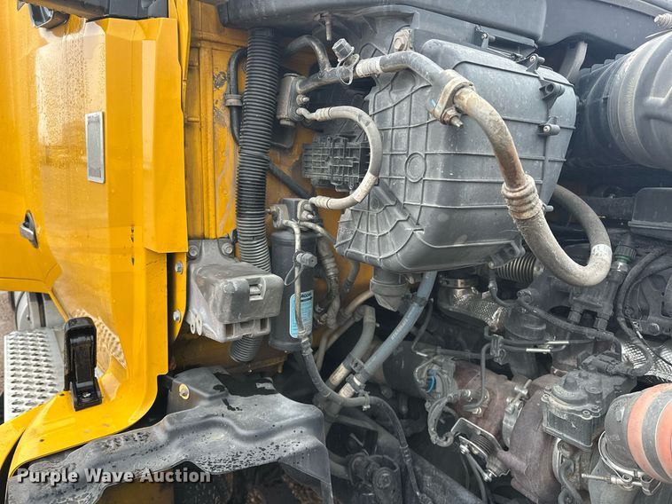 image for item ER4872 2020 Kenworth T680 semi truck