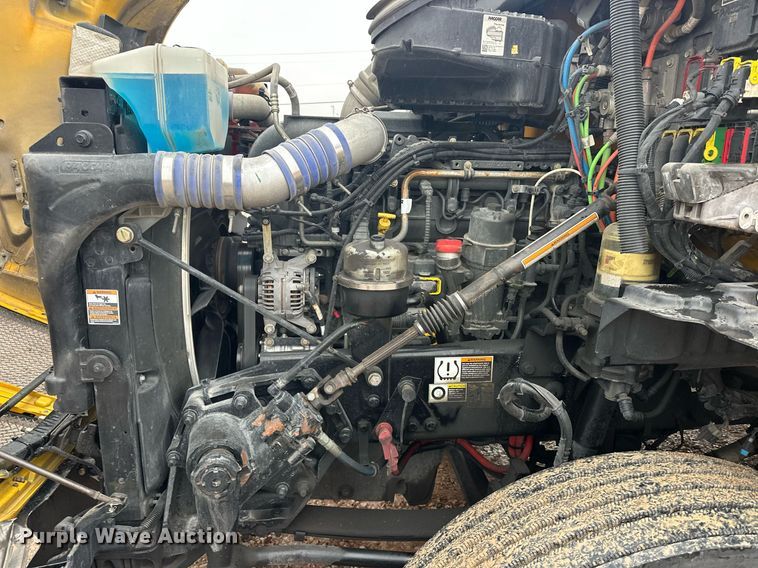 image for item ER4872 2020 Kenworth T680 semi truck