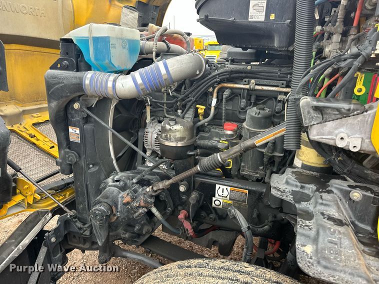 image for item ER4872 2020 Kenworth T680 semi truck