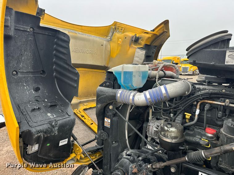 image for item ER4872 2020 Kenworth T680 semi truck