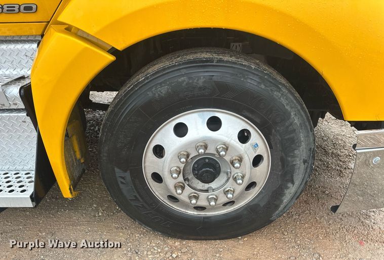 image for item ER4872 2020 Kenworth T680 semi truck