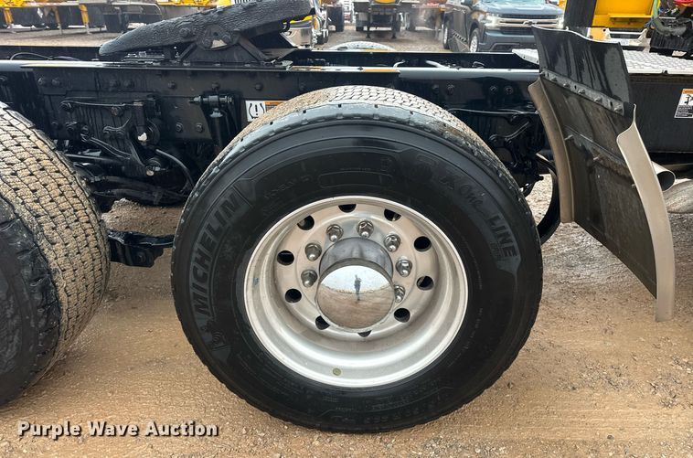 image for item ER4872 2020 Kenworth T680 semi truck