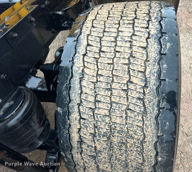 image for item ER4872 2020 Kenworth T680 semi truck