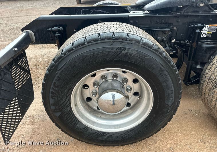 image for item ER4872 2020 Kenworth T680 semi truck