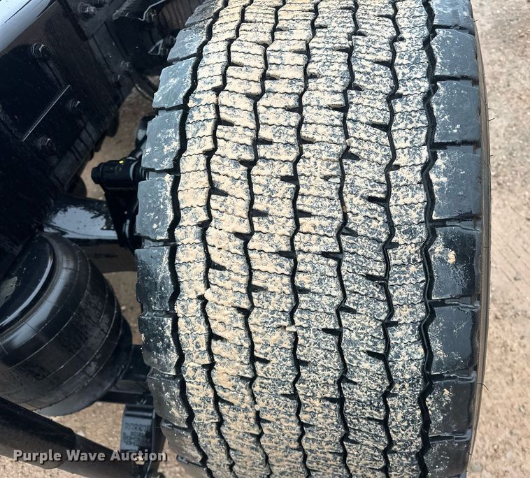 image for item ER4872 2020 Kenworth T680 semi truck