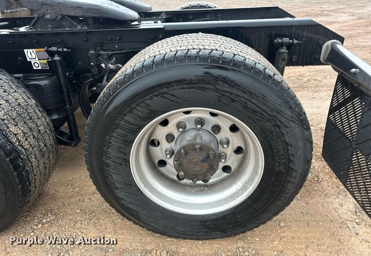 image for item ER4872 2020 Kenworth T680 semi truck