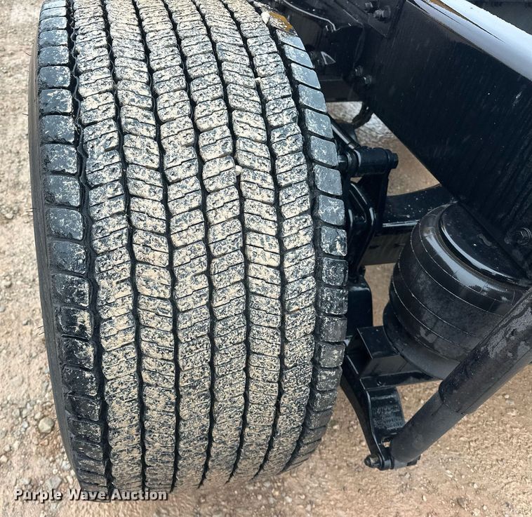 image for item ER4872 2020 Kenworth T680 semi truck