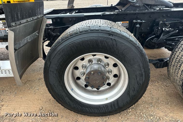 image for item ER4872 2020 Kenworth T680 semi truck