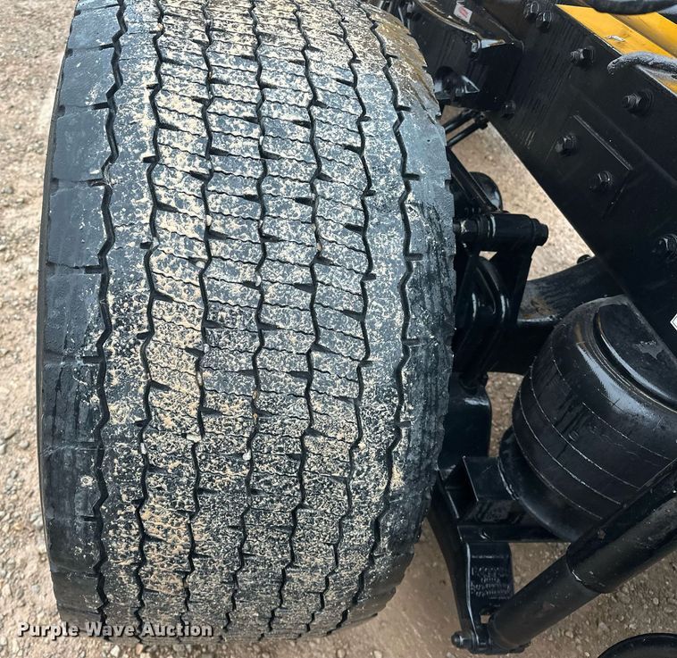 image for item ER4872 2020 Kenworth T680 semi truck