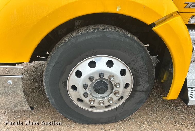 image for item ER4872 2020 Kenworth T680 semi truck