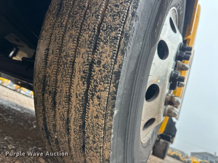 image for item ER4872 2020 Kenworth T680 semi truck