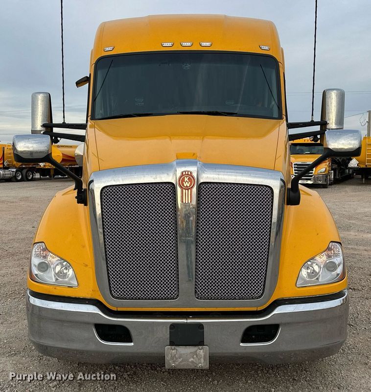 image for item ER4873 2021 Kenworth T680 semi truck