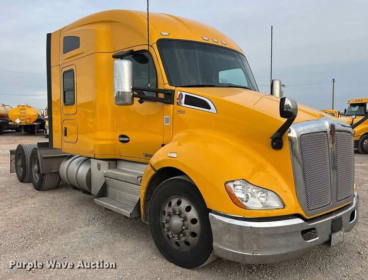 image for item ER4873 2021 Kenworth T680 semi truck