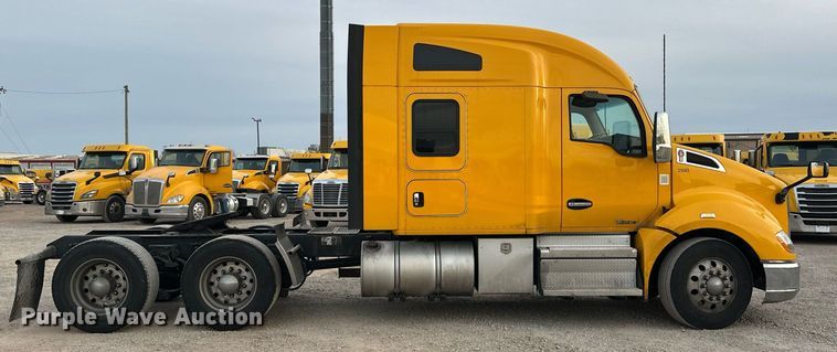 image for item ER4873 2021 Kenworth T680 semi truck