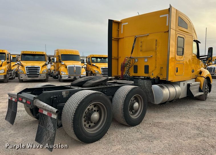 image for item ER4873 2021 Kenworth T680 semi truck