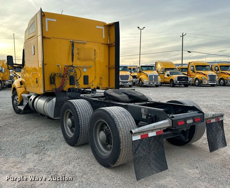 image for item ER4873 2021 Kenworth T680 semi truck
