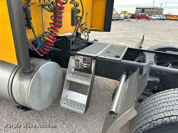 image for item ER4873 2021 Kenworth T680 semi truck