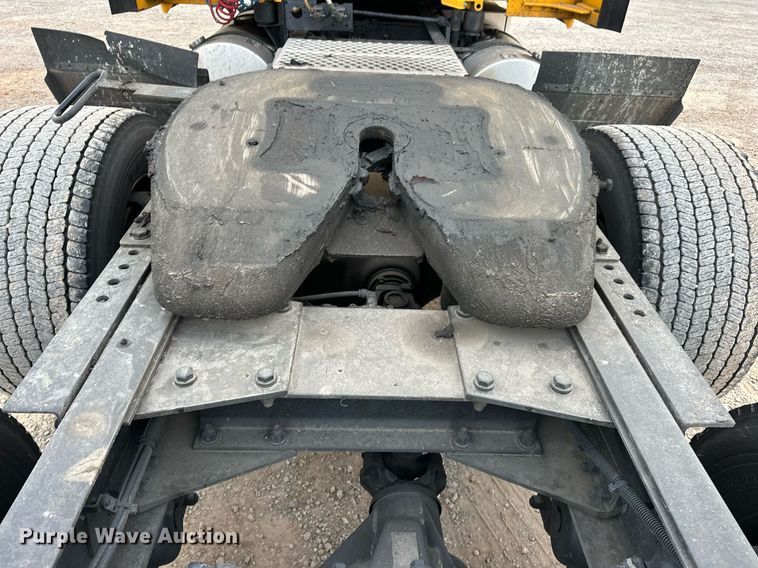 image for item ER4873 2021 Kenworth T680 semi truck