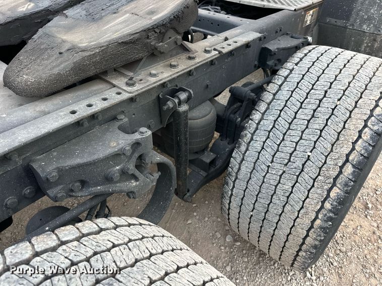 image for item ER4873 2021 Kenworth T680 semi truck