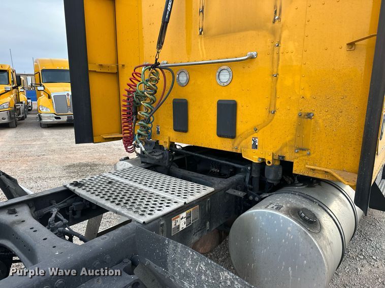image for item ER4873 2021 Kenworth T680 semi truck