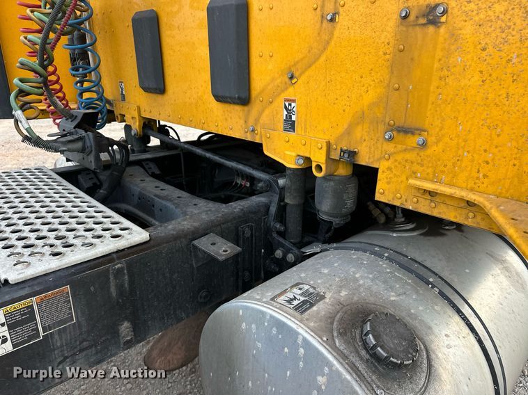 image for item ER4873 2021 Kenworth T680 semi truck