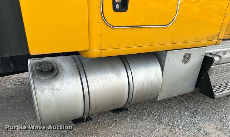 image for item ER4873 2021 Kenworth T680 semi truck