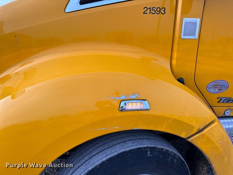image for item ER4873 2021 Kenworth T680 semi truck
