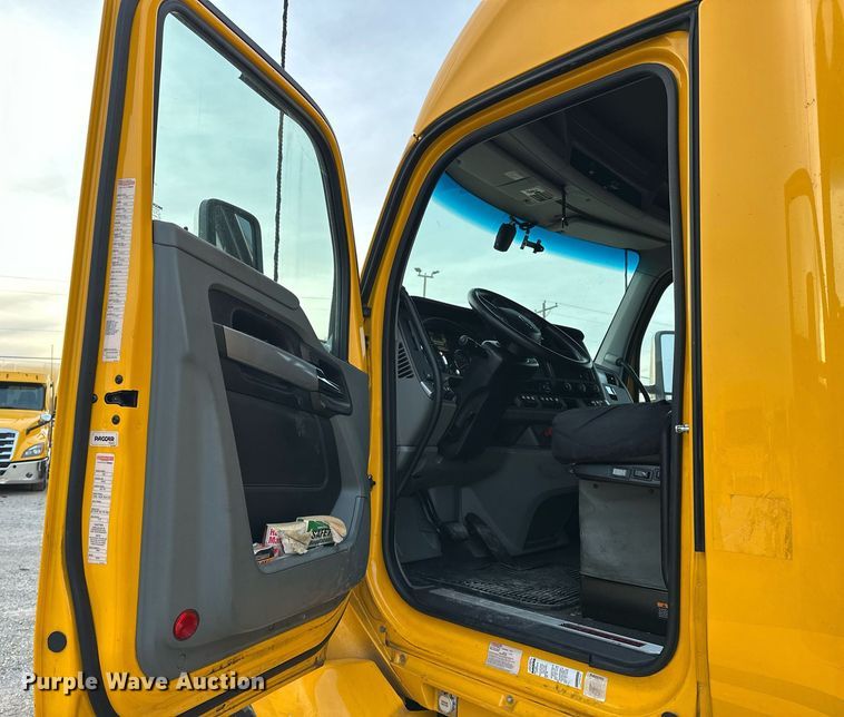 image for item ER4873 2021 Kenworth T680 semi truck