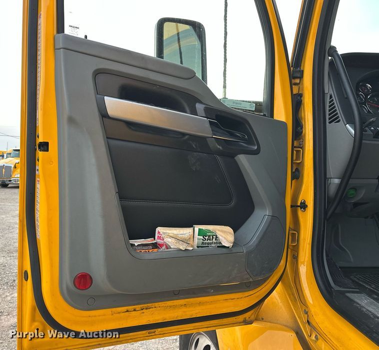 image for item ER4873 2021 Kenworth T680 semi truck