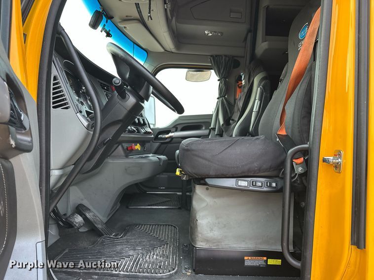 image for item ER4873 2021 Kenworth T680 semi truck