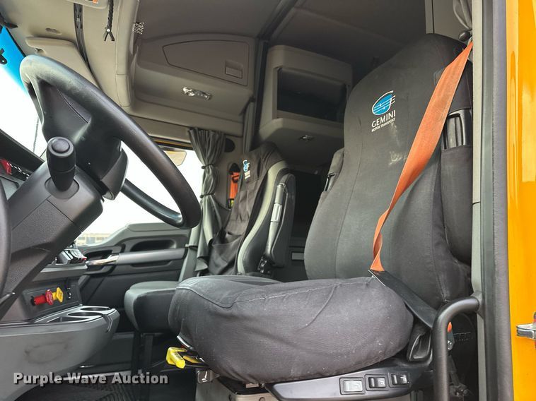 image for item ER4873 2021 Kenworth T680 semi truck